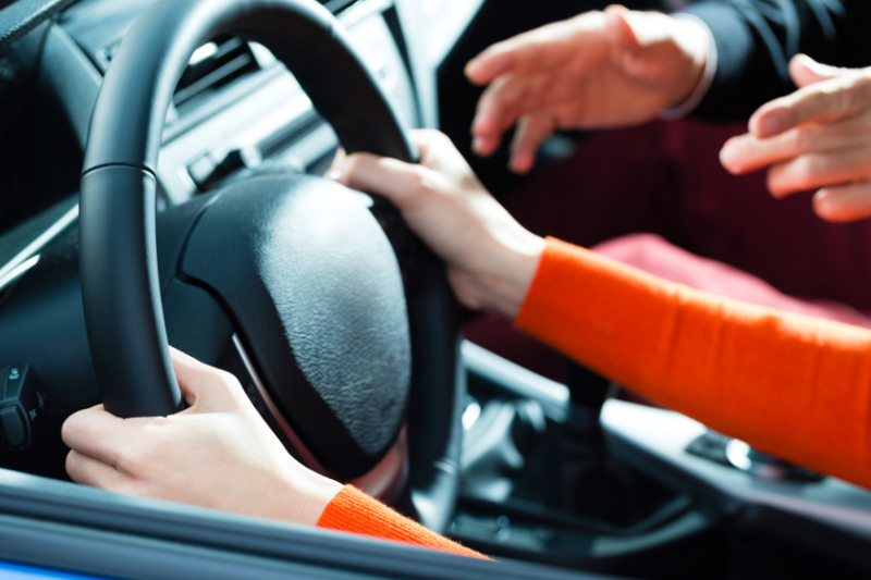 לימוד נהיגה - כמה חשוב ללמוד נהיגה על רכב פרטי ומשאית בסבלנות רבה